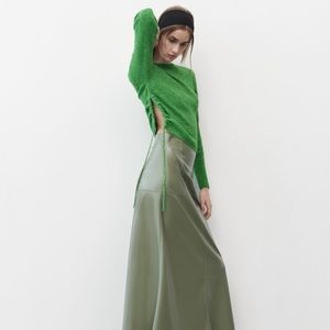 NWOT Zara SIDE PLEAT KNIT SWEATER